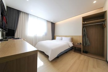 Benikea Cheonan Tourist Hotel