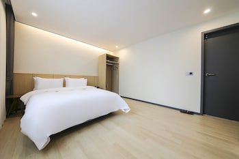 Benikea Cheonan Tourist Hotel