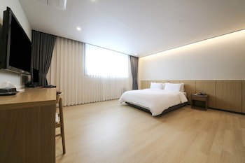 Benikea Cheonan Tourist Hotel