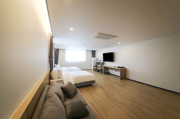 Benikea Cheonan Tourist Hotel