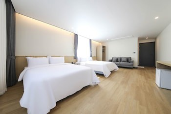 Benikea Cheonan Tourist Hotel