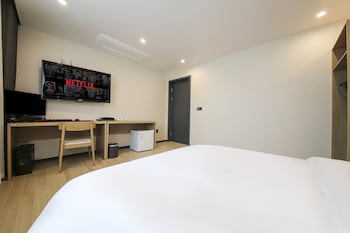 Benikea Cheonan Tourist Hotel
