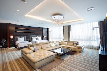 Isquare Hotel