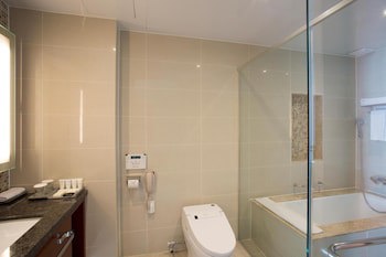 Isquare Hotel