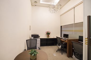 Isquare Hotel