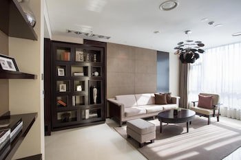 Isquare Hotel