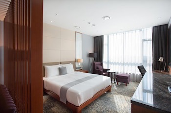 Isquare Hotel