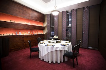 Isquare Hotel