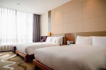 Isquare Hotel
