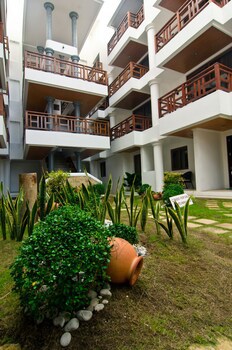 Giulius Boracay Italian Resort
