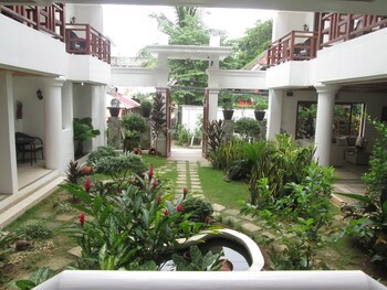 Giulius Boracay Italian Resort