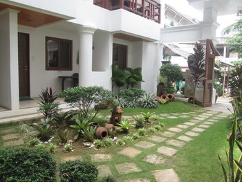 Giulius Boracay Italian Resort