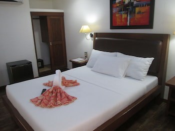 Giulius Boracay Italian Resort