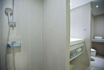 Fx Inn Kaohsiung Zhonghua Road Branch