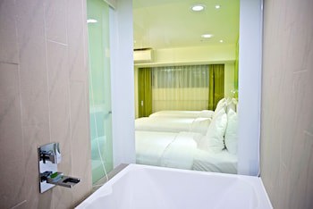 Fx Inn Kaohsiung Zhonghua Road Branch