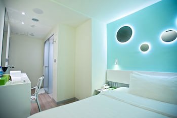 Fx Inn Kaohsiung Zhonghua Road Branch