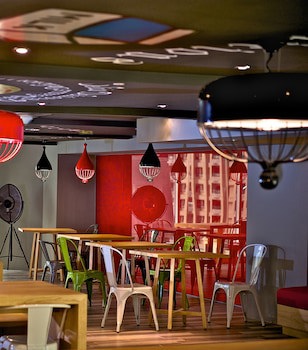 Fx Inn Kaohsiung Zhonghua Road Branch