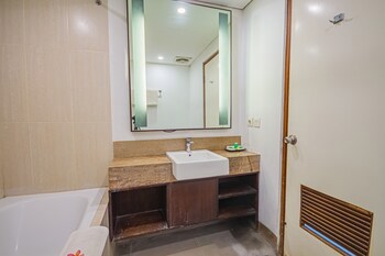 Grand Santhi Hotel