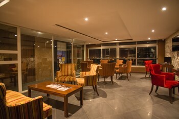 Diamond Plaza Apartments