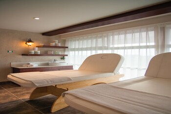 Diamond Plaza Apartments