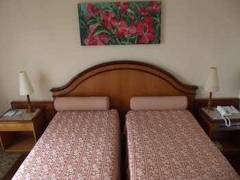 Colonial Plaza Hotel