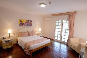 Colonial Plaza Hotel