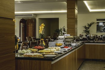 Colonial Plaza Hotel