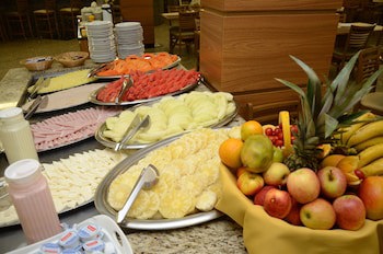 Colonial Plaza Hotel