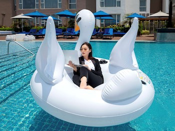 Novotel Yangon Max