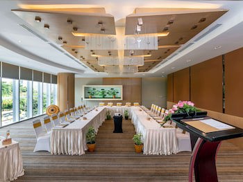 Novotel Yangon Max