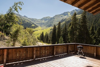Montana Apartments