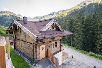 Montana Apartments