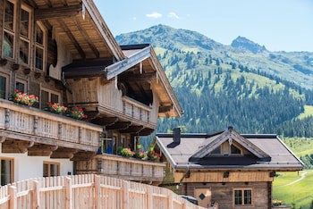 Montana Apartments