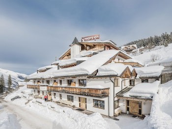 Montana Apartments