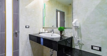 42C The Chic Hotel
