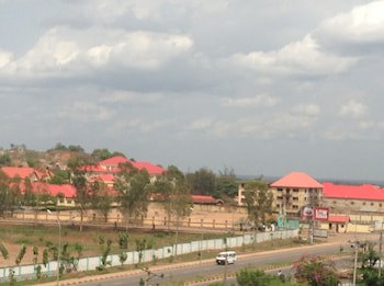 Pinnacle Hotels And Suites