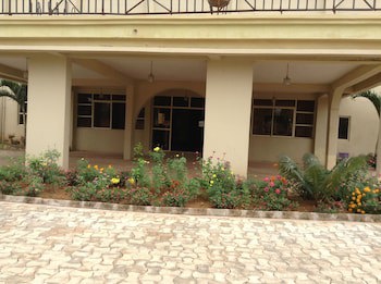 Pinnacle Hotels And Suites