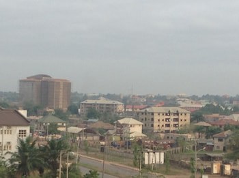 Pinnacle Hotels And Suites