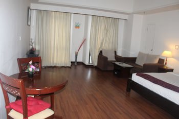 Grand Service Suite At Times Square