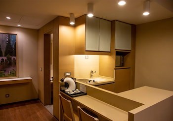 Saifi Suites