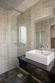 Cloud Hotel & Suites