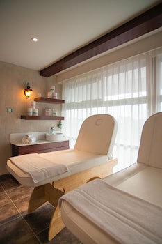 Cloud Hotel & Suites