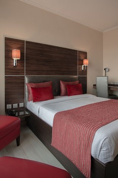 Cloud Hotel & Suites