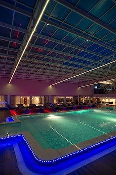 Cloud Hotel & Suites