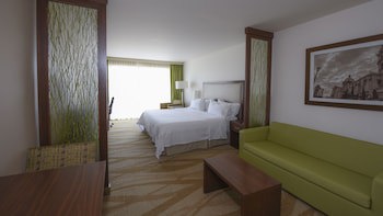 Holiday Inn Express & Suites Celaya, An Ihg Hotel
