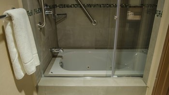 Holiday Inn Express & Suites Celaya, An Ihg Hotel