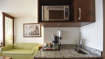 Holiday Inn Express & Suites Celaya, An Ihg Hotel