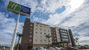 Holiday Inn Express & Suites Celaya, An Ihg Hotel