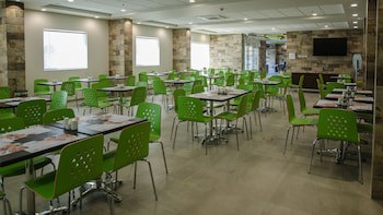 Holiday Inn Express & Suites Celaya, An Ihg Hotel