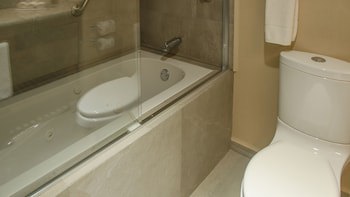 Holiday Inn Express & Suites Celaya, An Ihg Hotel